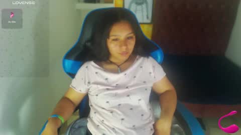 Snapshot of charis_21 chatting on 10.02.25 charis 2 online show from 10.02.25