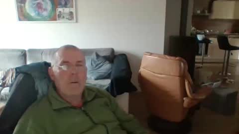 Snapshot of charles6064 chatting on 02.18.25 charles6064 online show from 02.18.25