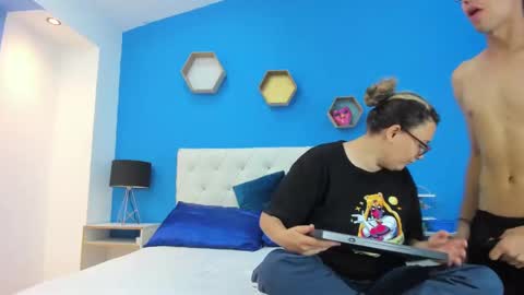 Charles y Elara online show from 01.23.25