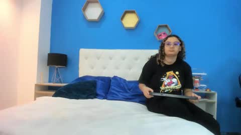 Charles y Elara online show from 02.07.25