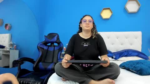 Charles y Elara online show from 03.05.25