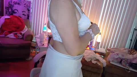 Snapshot of charli_girl chatting on 01.12.25 Charli online show from 01.12.25