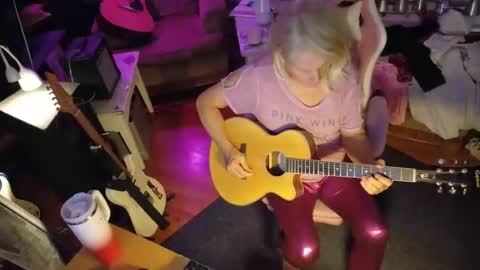 Snapshot of charli_girl chatting on 01.16.25 Charli online show from 01.16.25