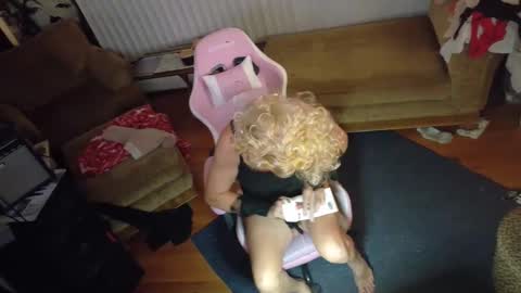 Snapshot of charli_girl chatting on 01.28.25 Charli online show from 01.28.25