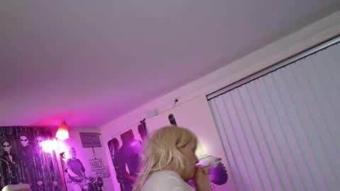 Snapshot of charli_girl chatting on 02.05.25 Charli online show from 02.05.25