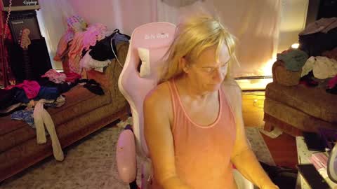 Snapshot of charli_girl chatting on 10.20.25 Charli online show from 10.20.25