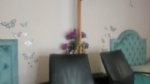 Snapshot of charlie_latino chatting on 07.23.26 charlie_latino online show from 07.23.26