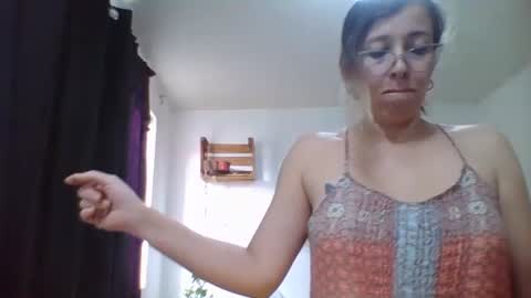 Snapshot of charlot_ponze chatting on 12.15.25 charlott online show from 12.15.25