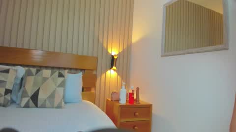 Snapshot of charlotee18_ chatting on 11.09.25 charlotee18_ online show from 11.09.25