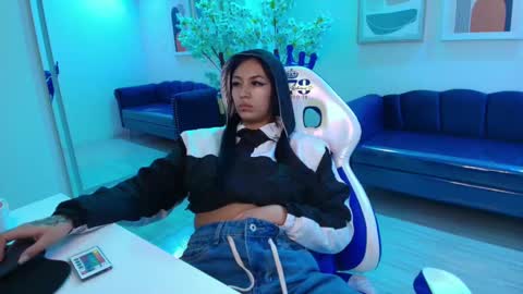 Charlotte online show from 01.25.25