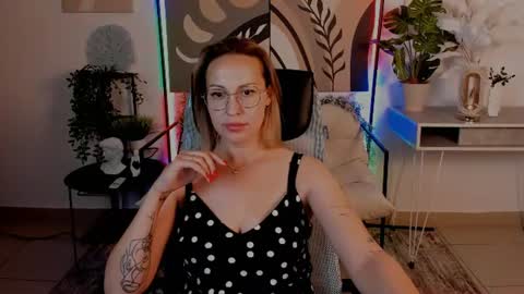 Snapshot of charlotte_hudson chatting on 07.22.26 Charlotte online show from 07.22.26