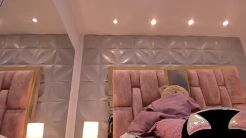 Charlotte Icee online show from 03.11.26