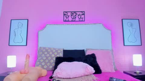 Snapshot of charlotte_kisss chatting on 11.12.25 Charlotte online show from 11.12.25