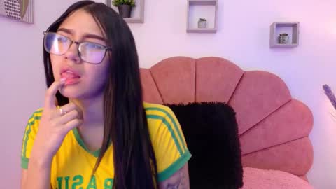 Snapshot of charlotte_millers_ chatting on 11.10.25 Charlotte online show from 11.10.25