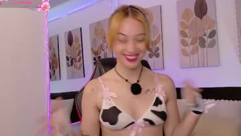 Snapshot of charlotte_rioz chatting on 07.19.26 charlotte online show from 07.19.26