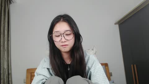 Snapshot of charlottelin chatting on 12.08.24 Charlotte online show from 12.08.24