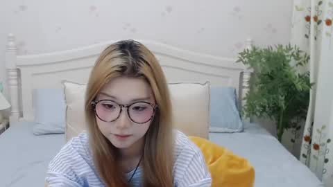 Snapshot of charlottelin chatting on 09.20.25 Charlotte online show from 09.20.25