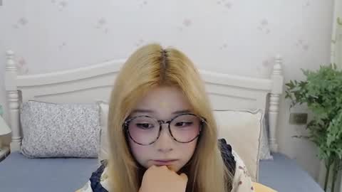 Snapshot of charlottelin chatting on 10.09.25 Charlotte online show from 10.09.25