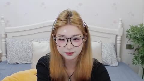 Snapshot of charlottelin chatting on 10.21.25 Charlotte online show from 10.21.25