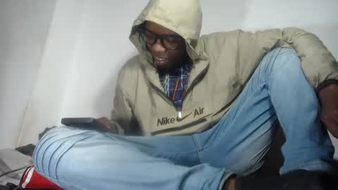 Snapshot of charly_vergonti_ chatting on 11.23.25 charly_vergonti_ online show from 11.23.25