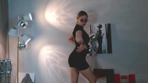 Michelle  online show from 05.08.26