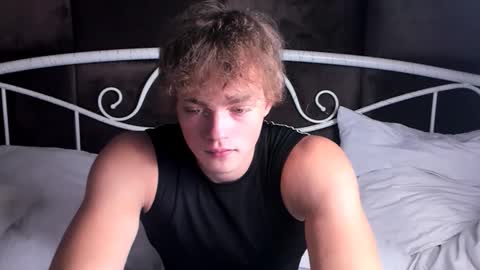 Snapshot of chase_muscular chatting on 09.25.25 Chase online show from 09.25.25
