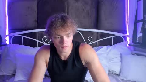 Snapshot of chase_muscular chatting on 10.05.25 Chase online show from 10.05.25