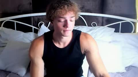 Snapshot of chase_muscular chatting on 10.10.25 Chase online show from 10.10.25
