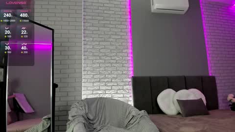 Jenny  please dont forget to thumbs up me  online show from 12.09.24