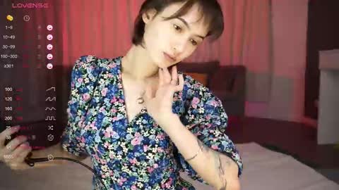 Snapshot of chee_cha chatting on 01.12.26 chicha online show from 01.12.26