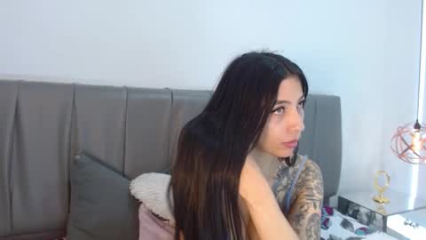Snapshot of cheerlynn chatting on 01.11.25 Cherlyn online show from 01.11.25