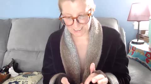 Snapshot of chelseasentra1 chatting on 05.18.26 Chelsea online show from 05.18.26