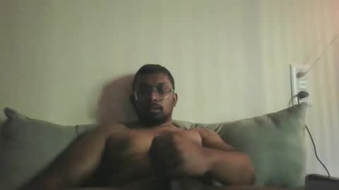 Snapshot of chennaibull1011 chatting on 04.01.26 chennaibull1011 online show from 04.01.26