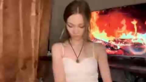 Snapshot of cherepasceri chatting on 01.12.26 Elizabeth you can call me Elly online show from 01.12.26