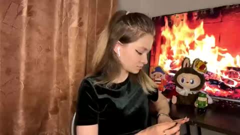 Snapshot of cherepasceri chatting on 01.13.26 Elizabeth you can call me Elly online show from 01.13.26