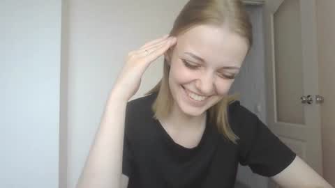 Snapshot of cherikrasner chatting on 06.15.26 Mia online show from 06.15.26