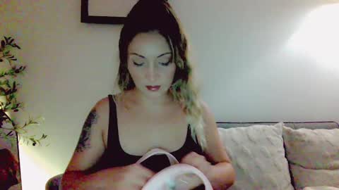 Snapshot of cherrieamaretto chatting on 05.30.26 cherrieamaretto online show from 05.30.26