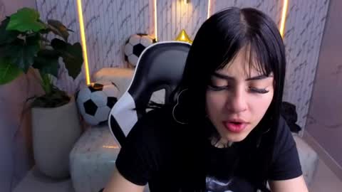 Snapshot of cherry_bloom_tx chatting on 07.15.26 Follow me.. Live 730 to 1400 online show from 07.15.26