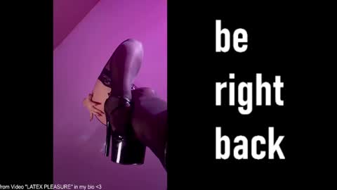 Vanessa Ray  STREAMING TIME everyday of the week  -  German time. except Saturday online show from 01.14.25