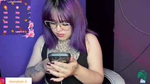  dayis independent model  online show from 12.22.24