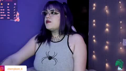  dayis independent model  online show from 03.02.25