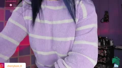  dayis independent model  online show from 07.25.26