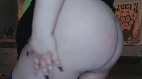 Snapshot of cherryxgirlll chatting on 12.12.24 CherryXGirlll online show from 12.12.24