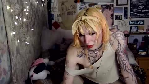 Snapshot of cherstrauberry chatting on 02.24.26 cher strauberry online show from 02.24.26