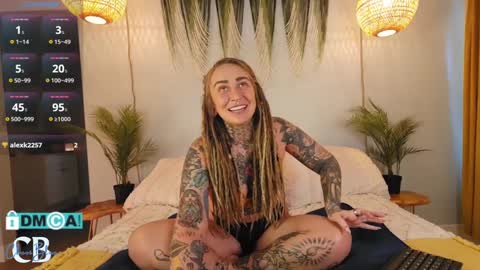 Snapshot of cheviblue chatting on 02.11.25 Chevi Blue online show from 02.11.25