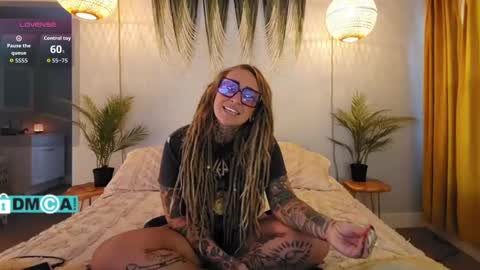 Snapshot of cheviblue chatting on 09.17.25 Chevi Blue online show from 09.17.25