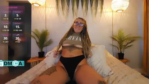 Snapshot of cheviblue chatting on 09.29.25 Chevi Blue online show from 09.29.25