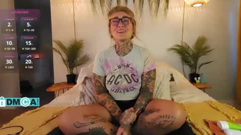 Snapshot of cheviblue chatting on 10.28.25 Chevi Blue online show from 10.28.25