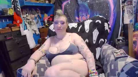 CurvySiren online show from 12.15.25