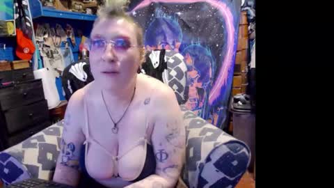 CurvySiren online show from 12.16.25